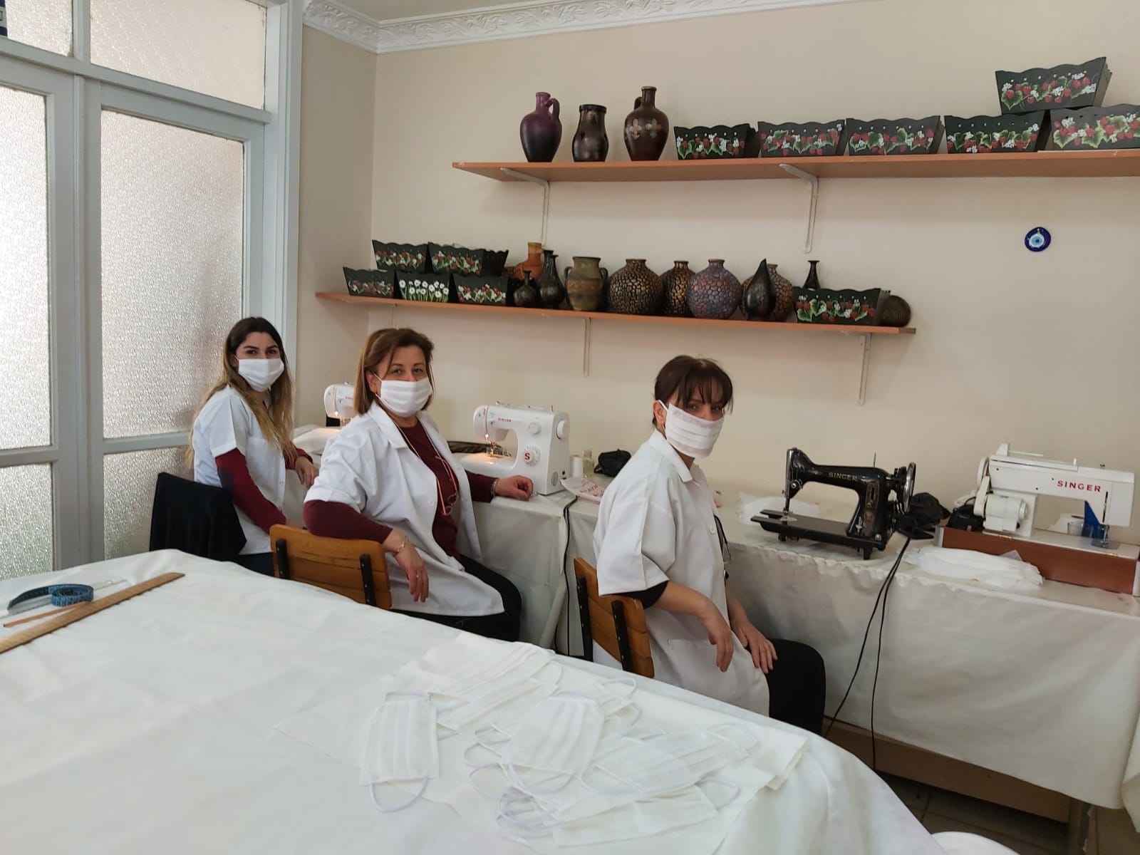 Menemen Belediyesi Koronavirüs’le mücadele kapsamında maske üretimine başladı