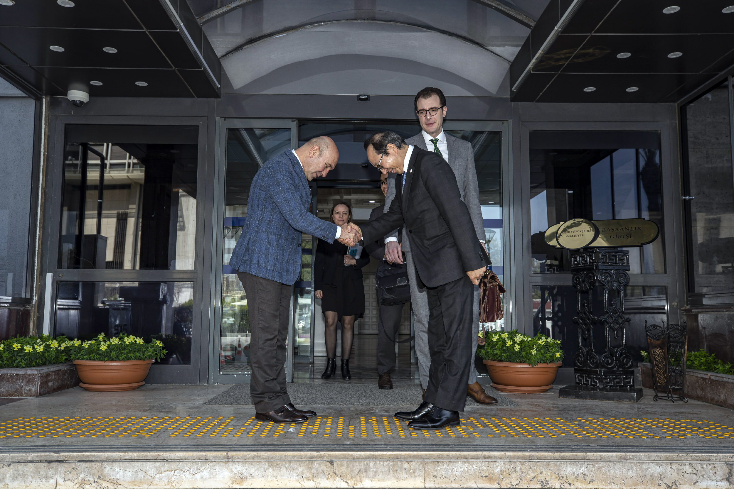 Japon Başkonsolos Nishimaki’den Başkan Soyer’e ziyaret