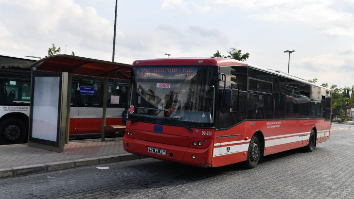 İzmir’de otobüs sayısı azaltılmıyor