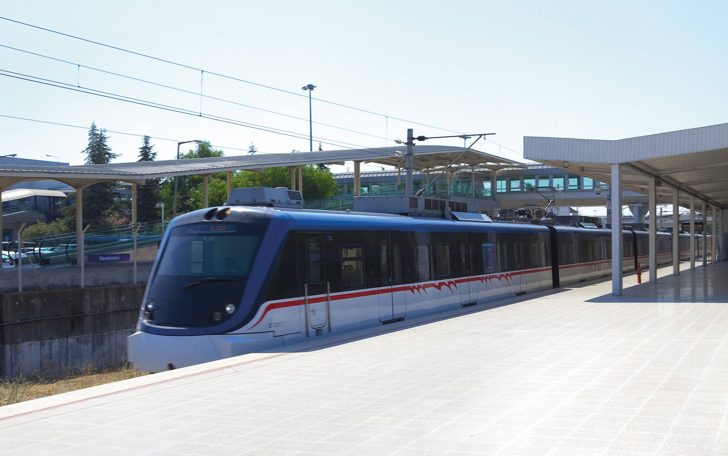 İzmir’de toplu taşıma kullanımı hafta sonu yüzde 77 oranında azaldı