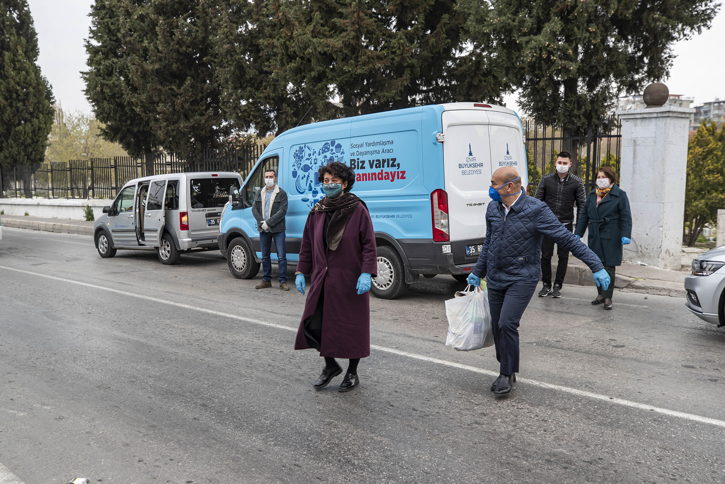 İzmir’de büyük dayanışmayı Başkan Soyer başlattı