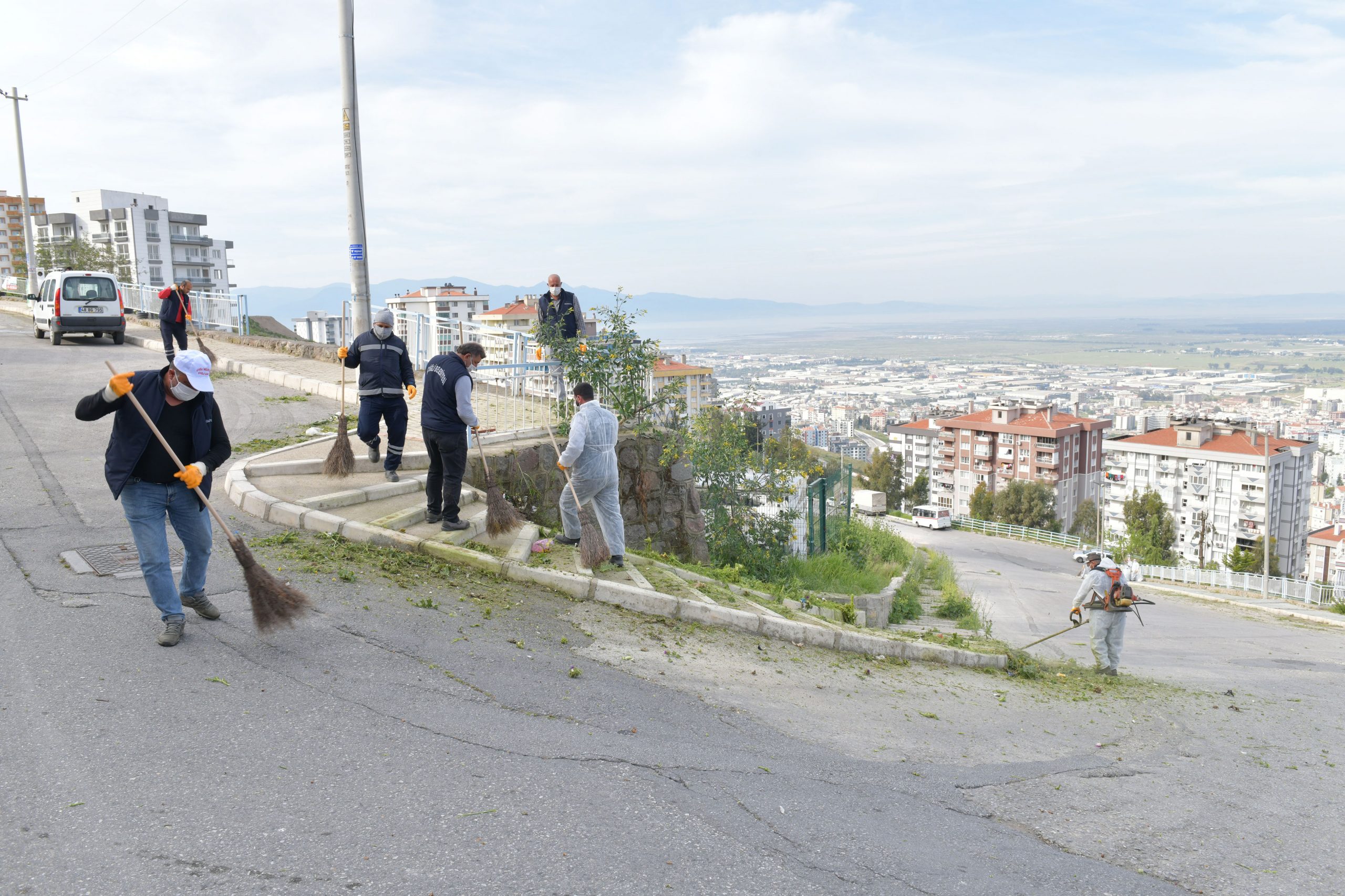 Çiğli Atatürk Mahallesi’nde köşe bucak temizlik