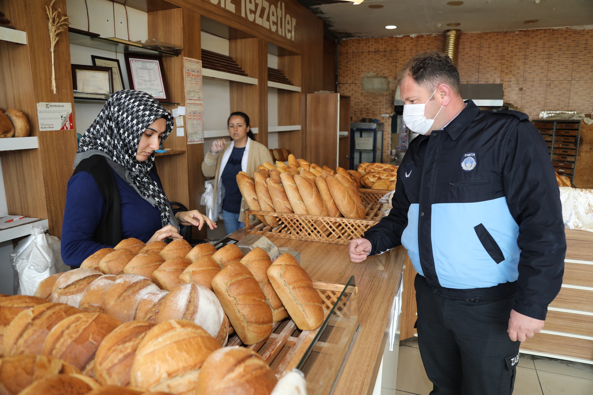 Gaziemir’de ekmek fırınlarına koronavirüs denetimi