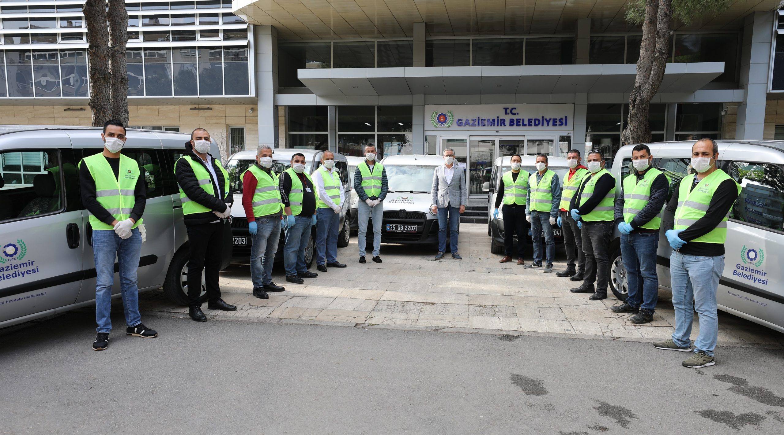 Gaziemir Belediyesi’nin araçları ve şoförleri Vefa Destek Grubu’ndan geri gönderildi