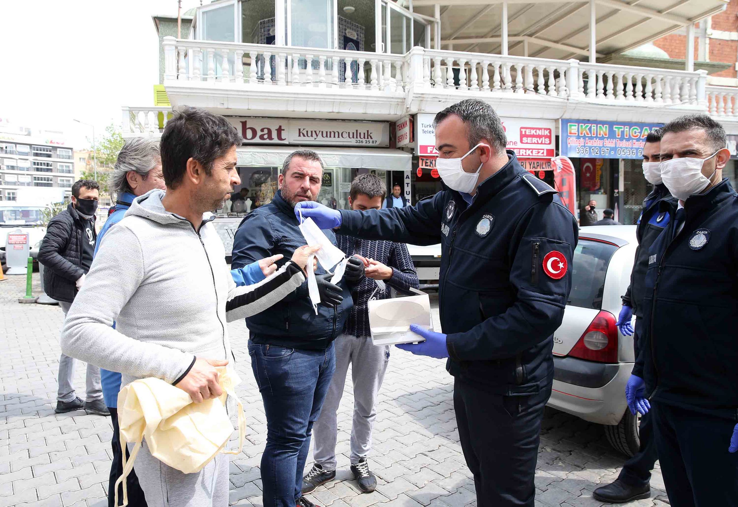 Karşıyaka’nın pazar yerlerinde ‘korona’ denetimi!