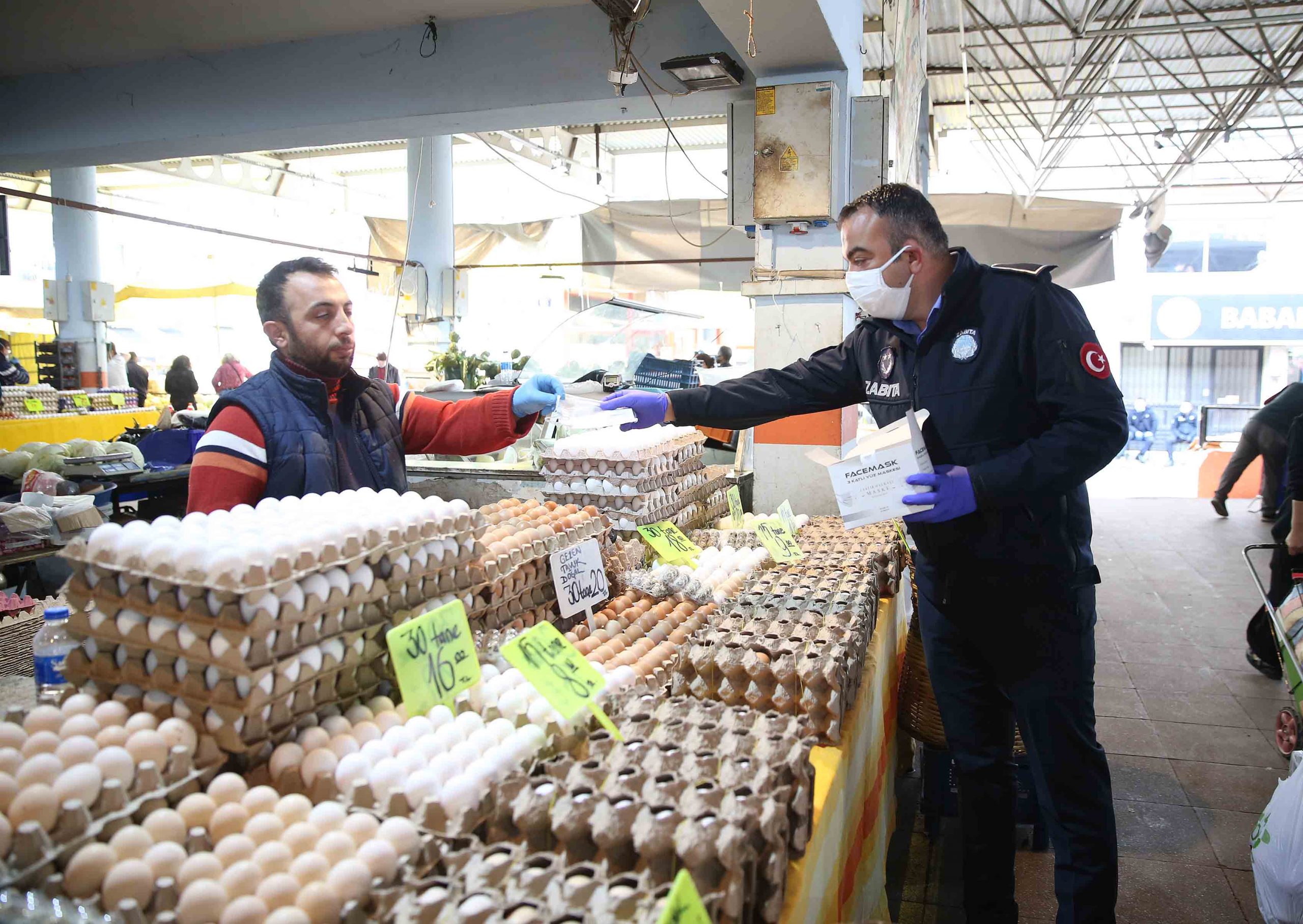 Karşıyaka’nın pazar yerlerinde ‘korona’ denetimi!