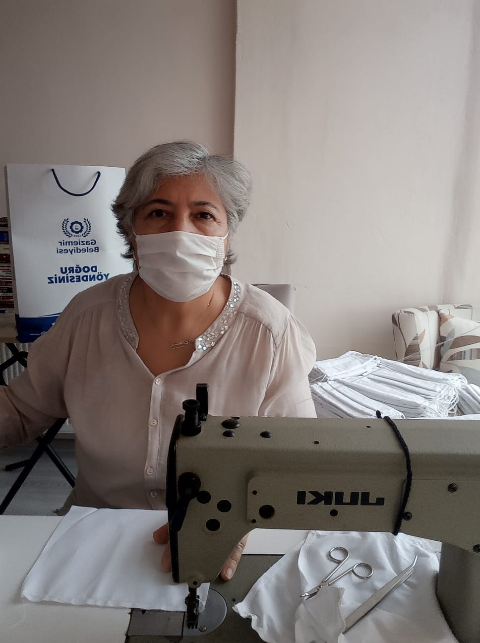 Gaziemirli kadınlardan maske seferberliği