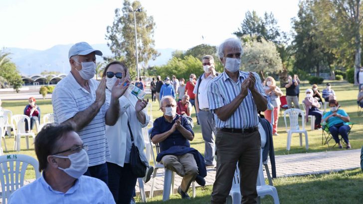 Karşıyaka’da 65 yaş üzeri vatandaşlara bayram konseri