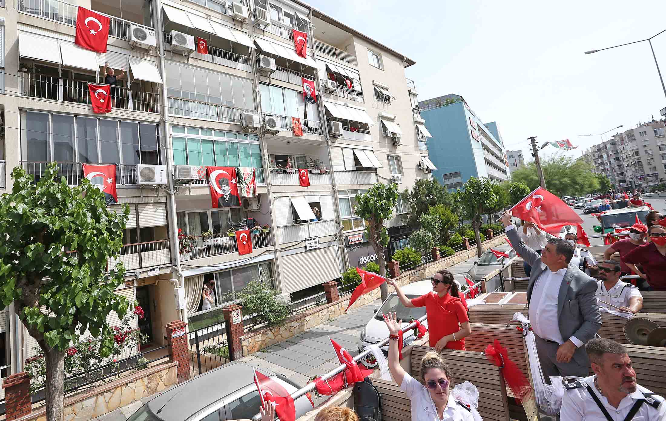 Karşıyaka’yı 19 Mayıs coşkusu sardı!