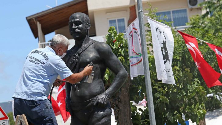 Karşıyaka’nın simge heykelleri bakımda
