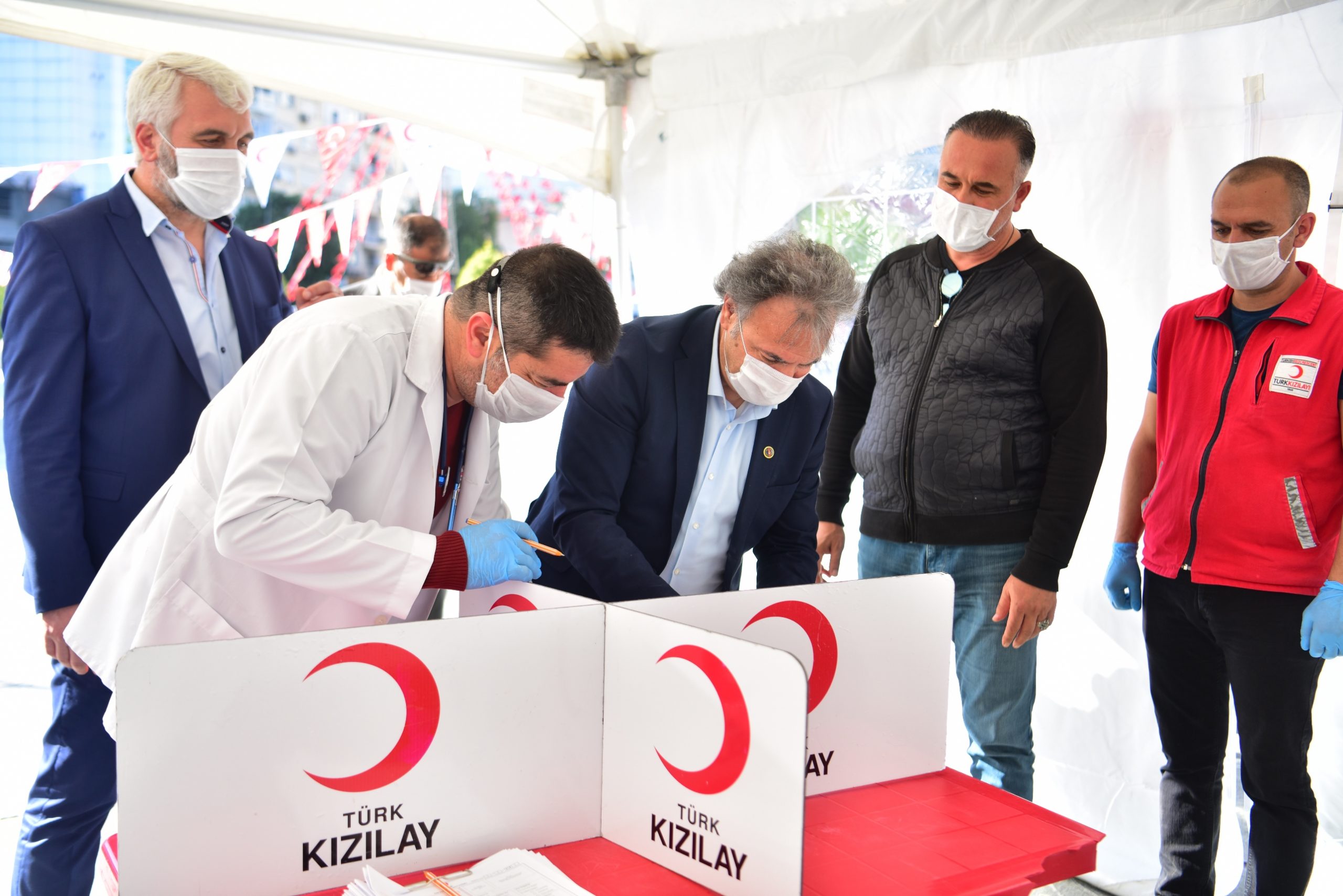 Bornova Belediyesi ve Türk Kızılay’dan ortak bağış kampanyası