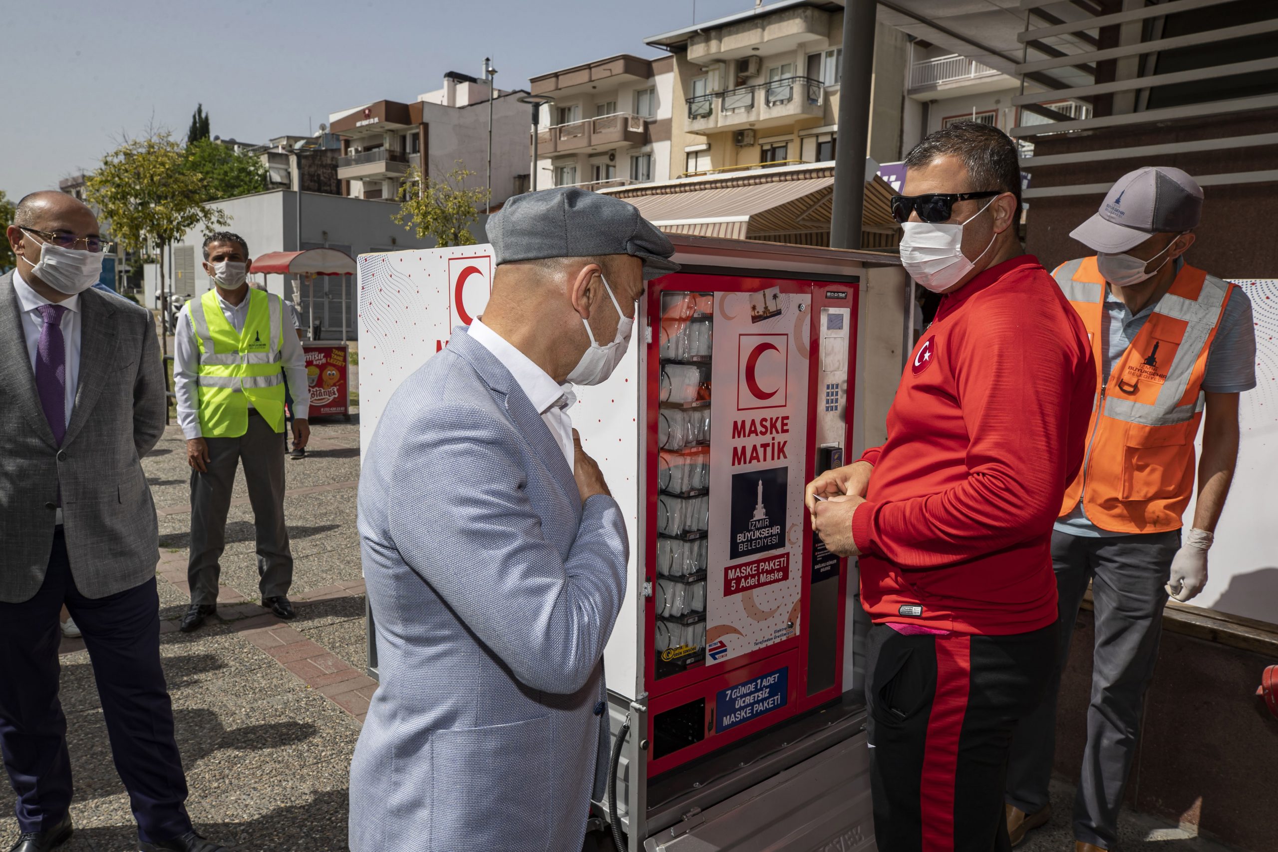 İzmir’de şimdi de seyyar maskematik