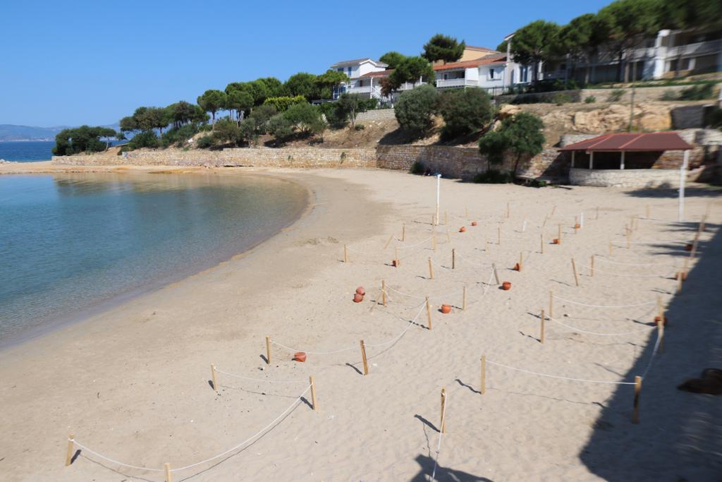 Çeşme Tekke Plajı ve Restoranı ziyaretçilerini bekliyor 