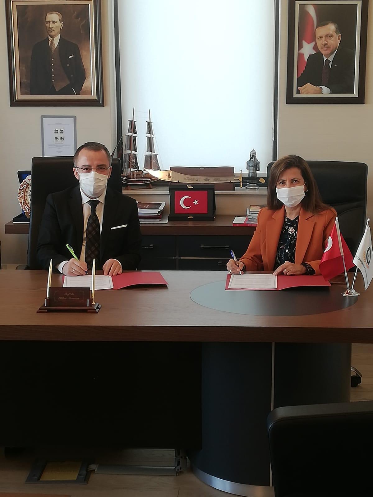 İzmir  Demokrasi Üniversitesi ile Buca Seyfi Seyfi Demirsoy Devlet Hastanesi güç birliği için protokol imzaladı