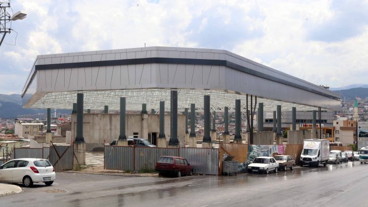 Karabağlar Belediyesi çok amaçlı tesisin yapımını hızla tamamlıyor.