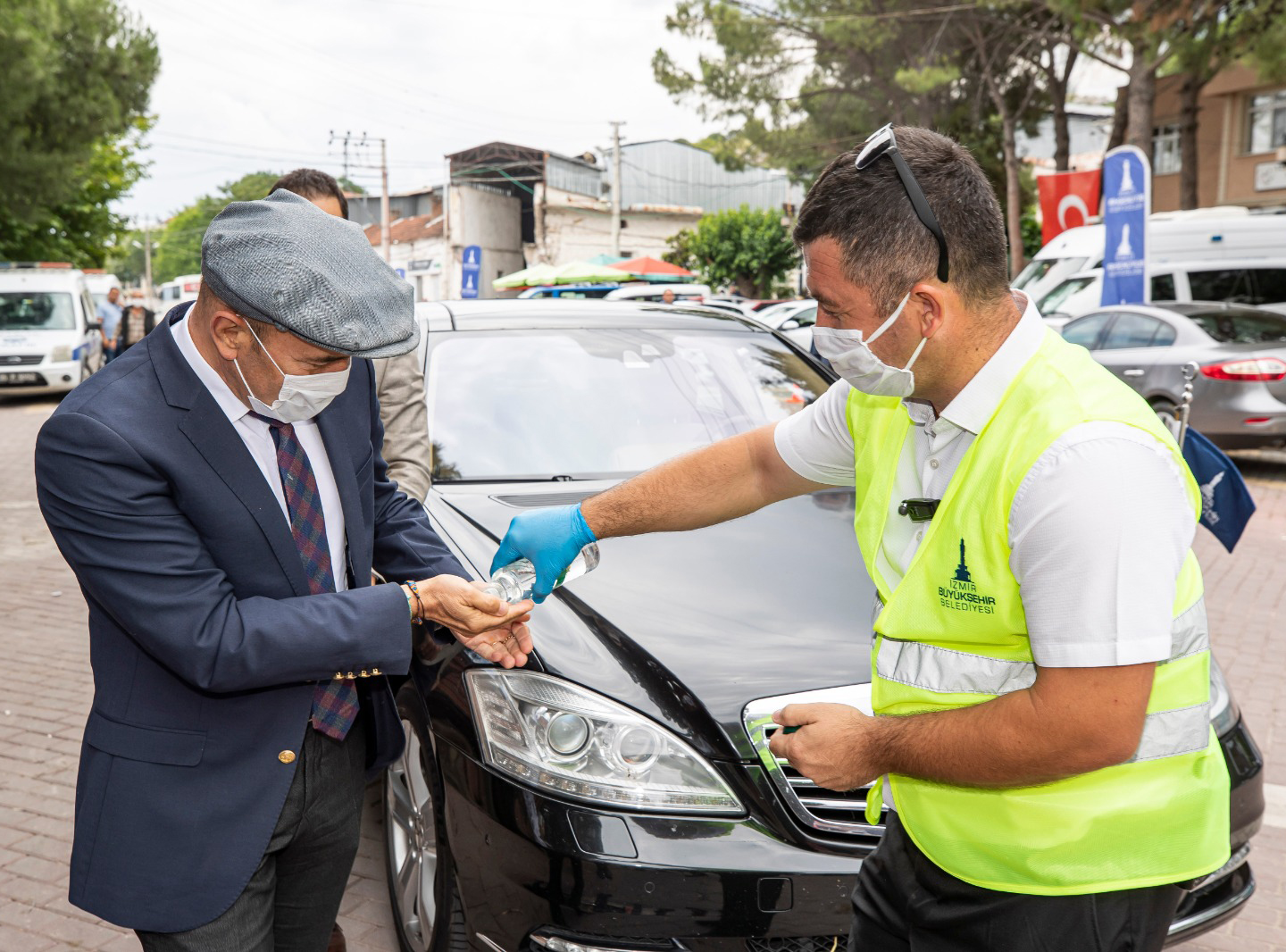 İzmir Büyükşehir Belediyesi’nden köylüye ilk defa yem desteği