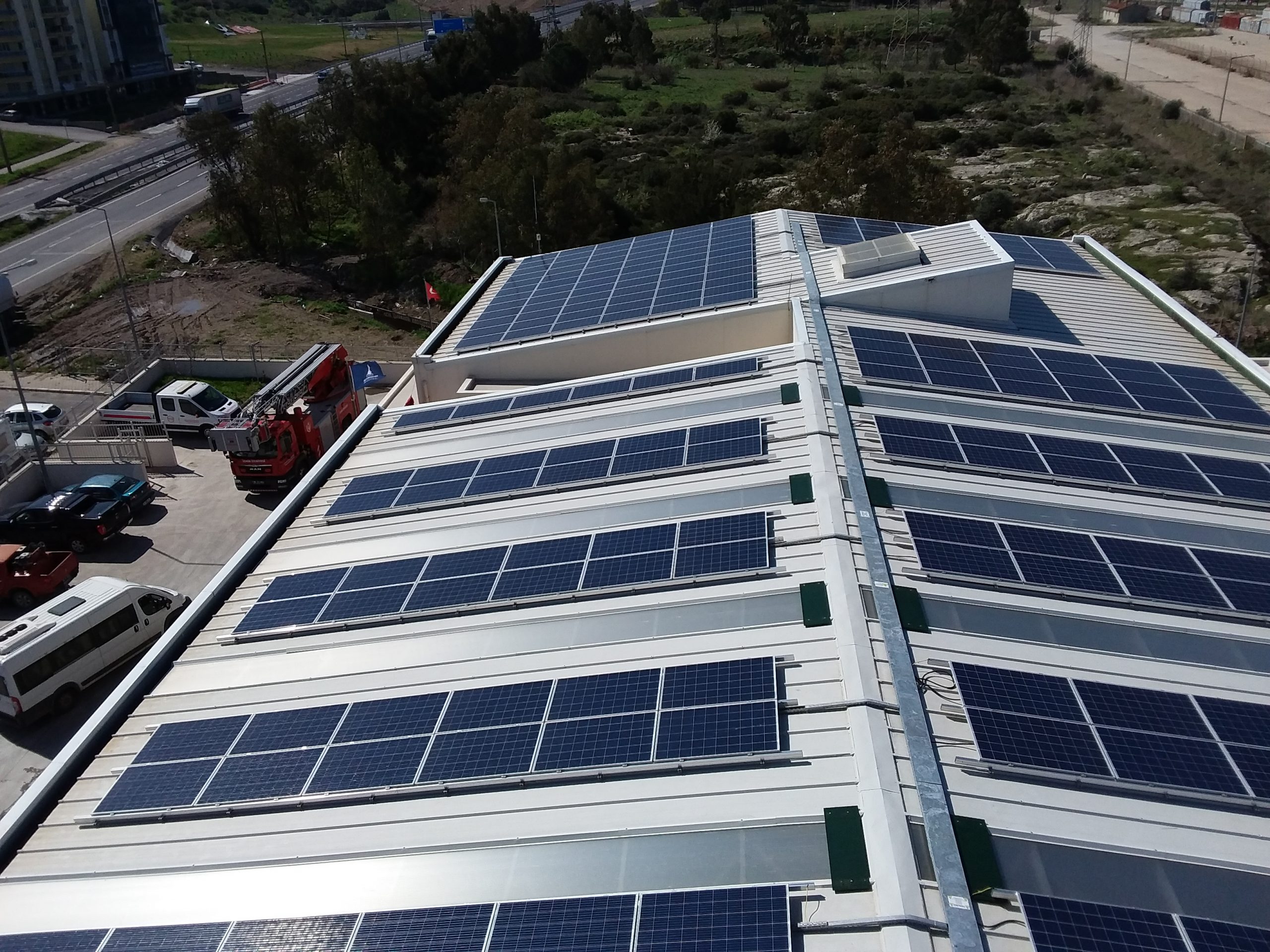 İzmir’de dört tesisin çatısına güneş paneli kuruldu