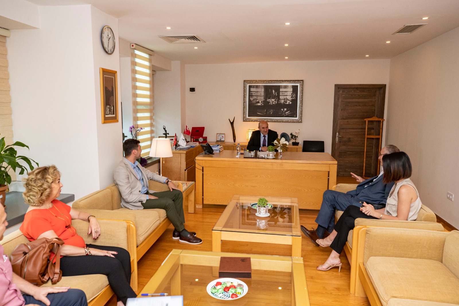 Başkan Soyer Piraziz ve Gülyalı belediye başkanlarıyla bir araya geldi