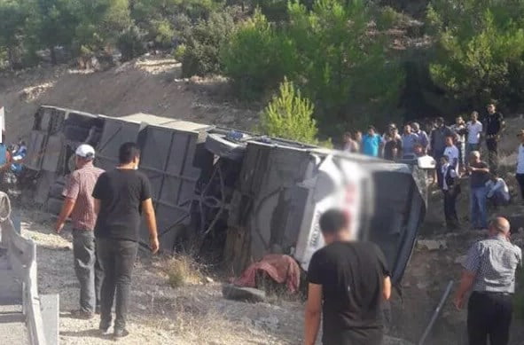 Mersin’de askerleri taşıyan otobüs kaza yaptı, Şehitlerimiz var!