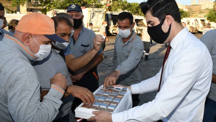 Başkan Selvitopu bayramı çalışanlarla kutladı