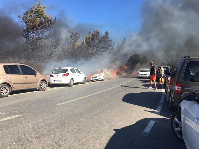 Seferihisar’da yangın çıktı, 58 araç yangında kül oldu!
