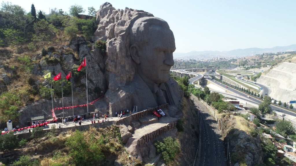 Buca 30 Ağustos Zafer Bayramını Atatürk Maskı’nda kutladı