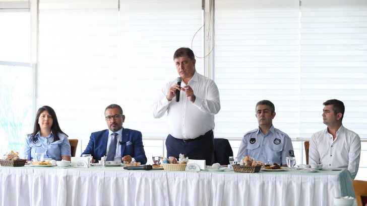 Karşıyaka Zabıtası’ndan 64 yıl kutlaması