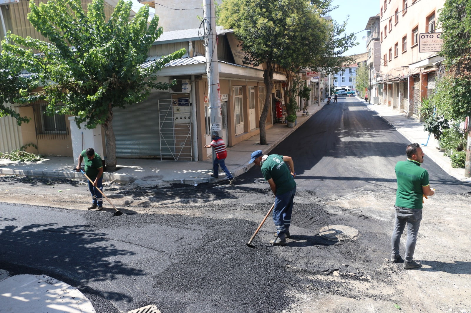 Konak’ın sokaklarına  7 ayda 3 bin 800 ton asfalt
