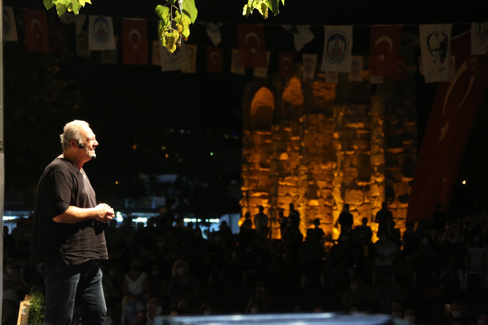 LEVENT ÜZÜMCÜ BOYUN EĞMEYENLERİN HİKÂYESİNİ ANLATTI