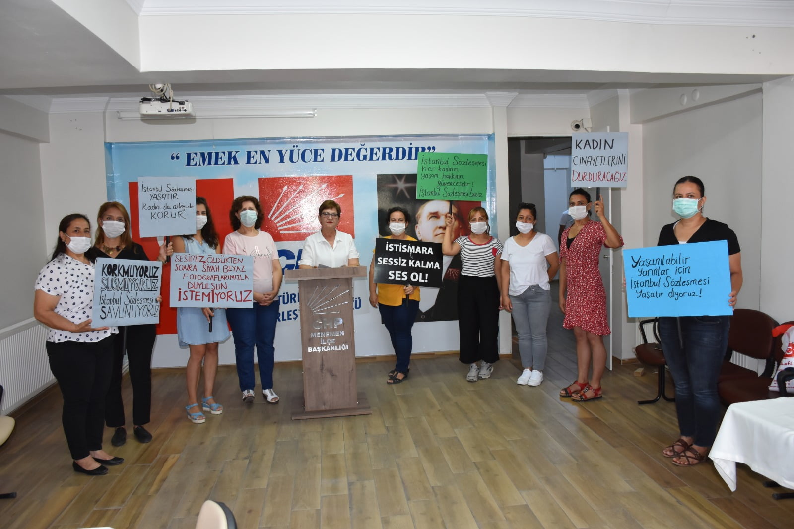 CHP Menemenli kadınlardan İstanbul Sözleşmesi’ne destek