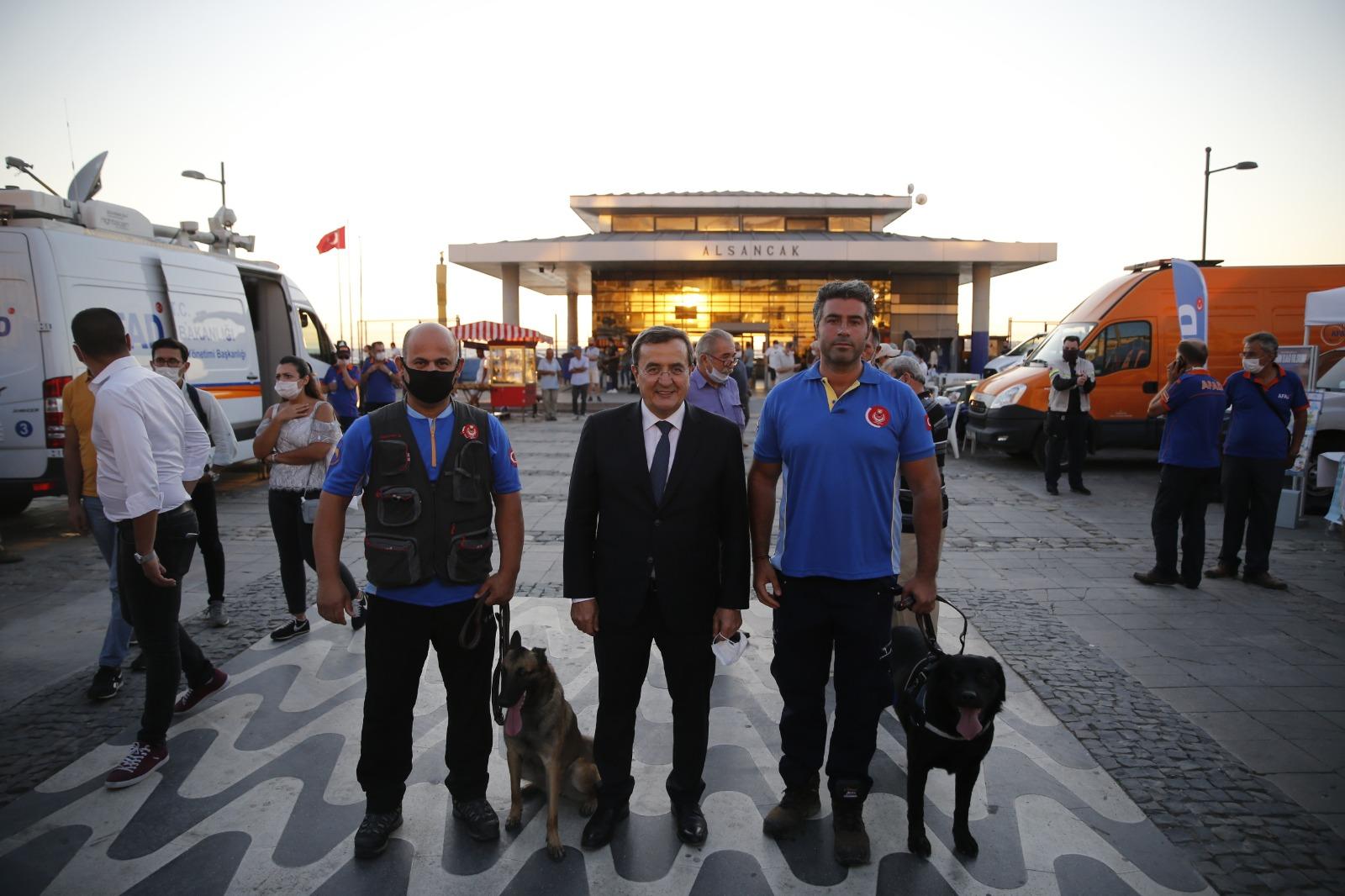 istanbul 17 Ağustos Marmara Depremi’nin 21’inci anma yıldönümünde konuşan Konak Belediye Başkanı Abdül Batur,  olası bir depremde İstanbul’u , Kanal İstanbul’un değil, kentsel dönüşümün kurtaracağını söyledi.
