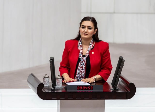 CHP İzmir Milletvekili Av. Sevda Erdan Kılıç: “Yandaşın değil velilerin cüzdanı rahatlasın”