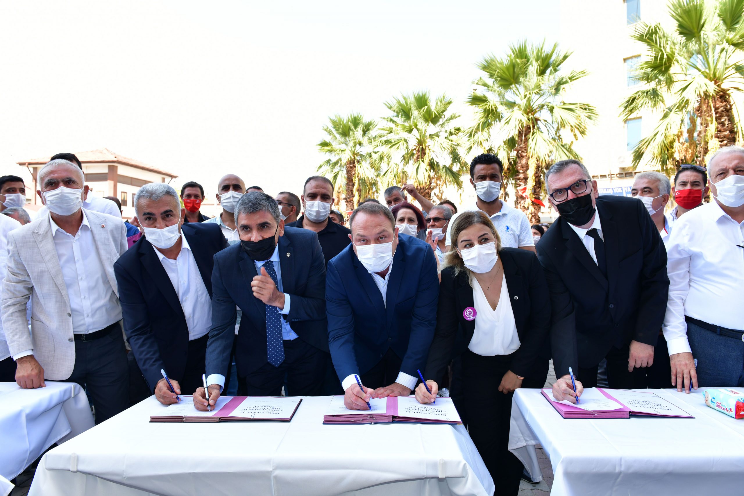 Çiğli’de İzmir’in en yüksek zam oranlı toplu iş sözleşmesi imzalandı