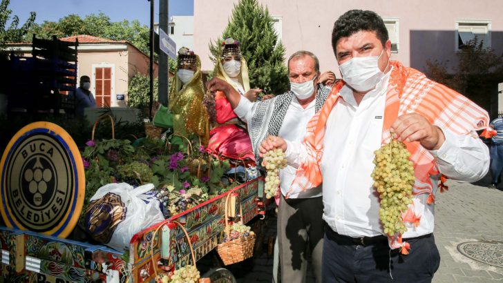 Başkan Kılıç Buca’nın üzümlerini gerçek sahiplerine dağıttı