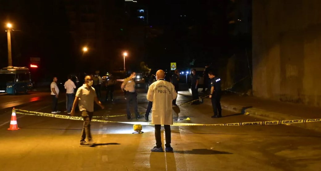 Dolmuş şoföründen İzmir’de sokak ortasında kanlı infaz