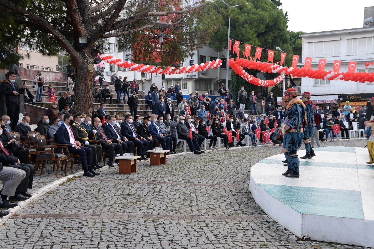 Cumhuriyet Bayramı Bergama’da törenlerle kutlandı