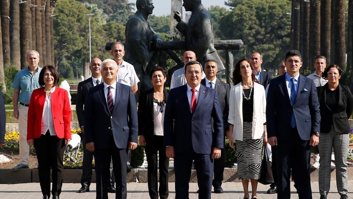 Yolumuz Cumhuriyet, Pusulamız Atatürk