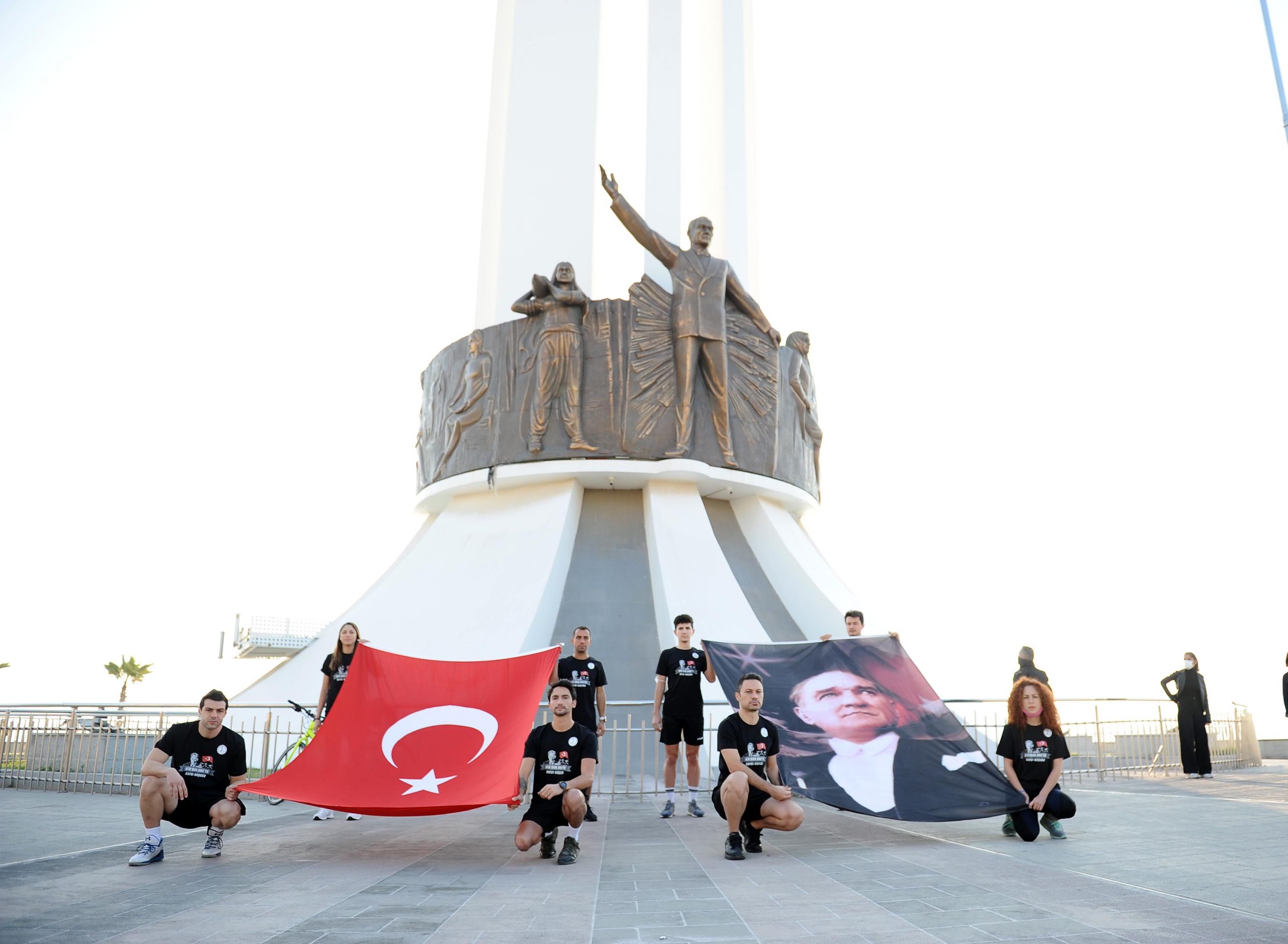 Karşıyaka Atatürk'ü unutmadı