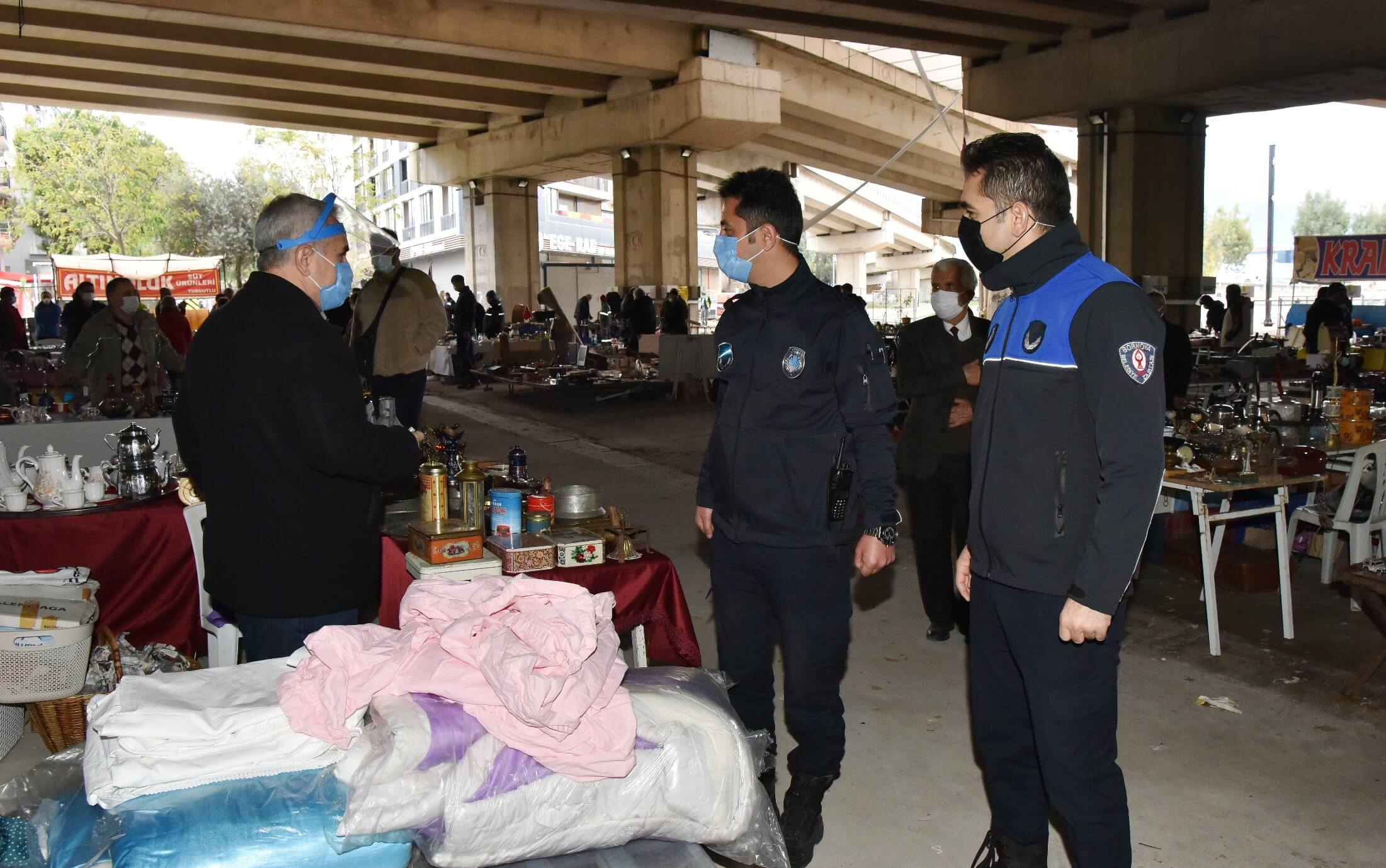 Bornova pazarlarında sıkı önlemler