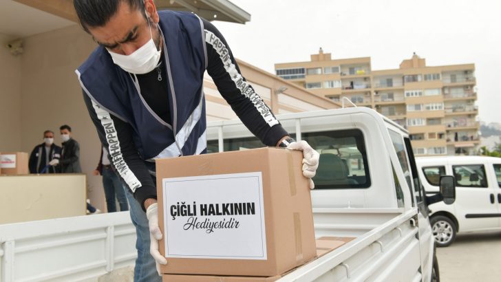 Çiğli Belediyesi’nden Esnafa Gıda Kolisi Desteği