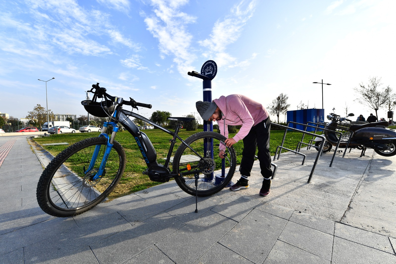 İzmir’de bisikletler için ücretsiz tamir istasyonları kuruldu