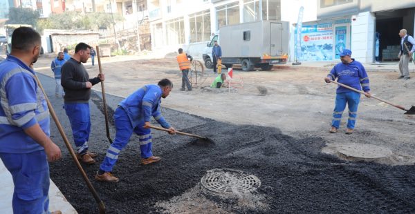 Bayraklı’ya 1 yılda 90 bin ton asfalt, 35 bin metrekare kilit parke