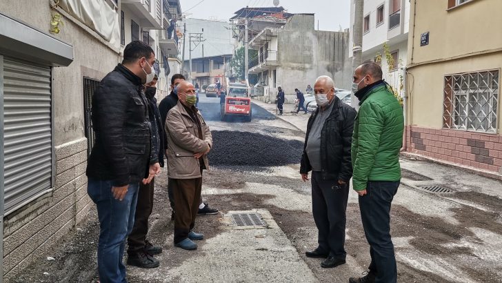 Karabağlar’da boş sokaklarda asfalt atağı