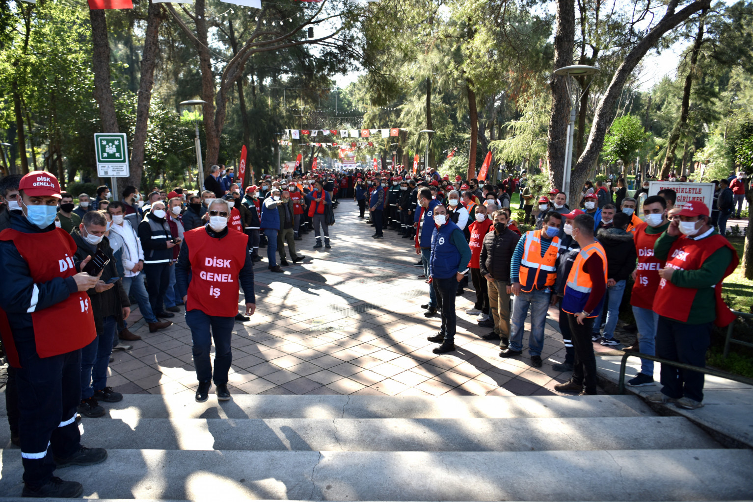 Bornova’da toplu iş sözleşmesi coşkusu