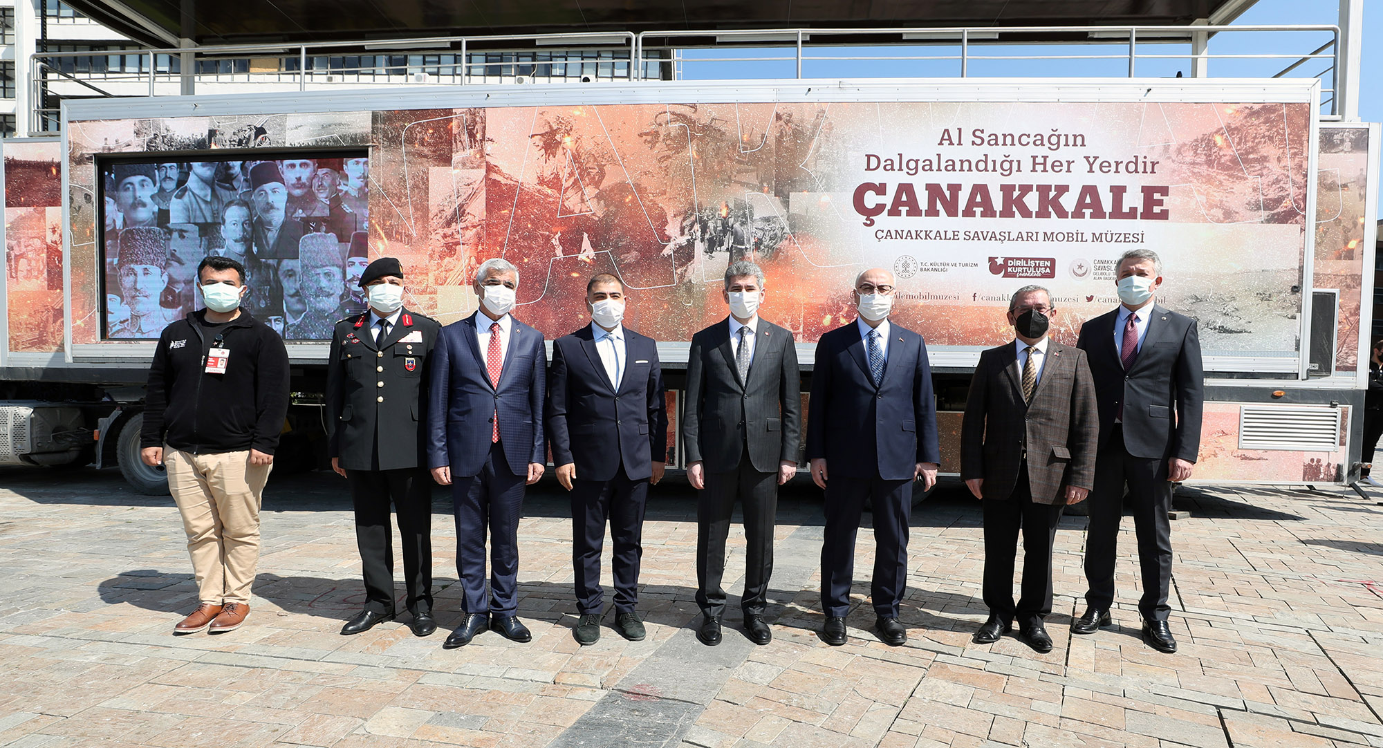 Çanakkale Savaşları Mobil Müzesi İzmir’de ziyarete açıldı