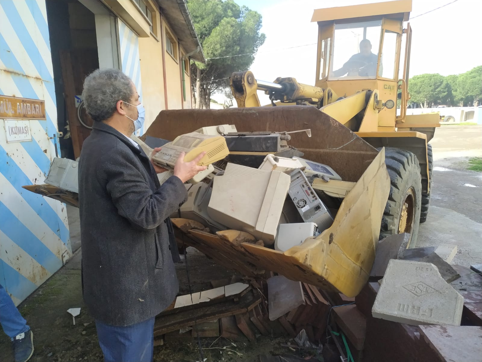 Bergama Belediyesi’nden elektronik atıklara toplama hizmeti