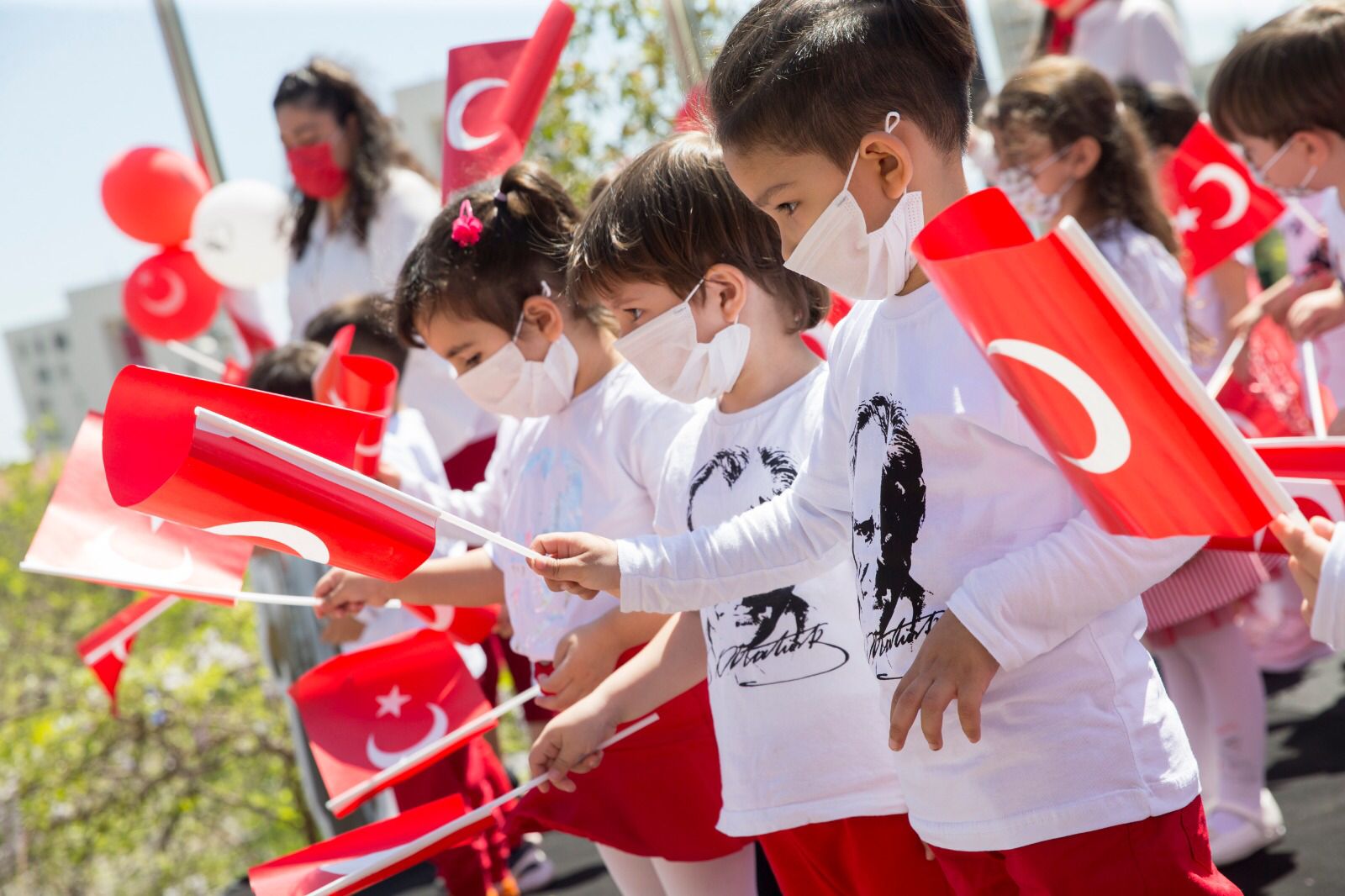 Atatürk’ün çocuklarını bayram coşkusu sardı