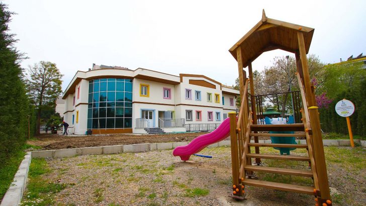 Bayraklı Yeni Parklara Kavuşuyor