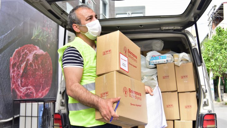 Bornova’da 5.200 aileye Ramazan Paketi