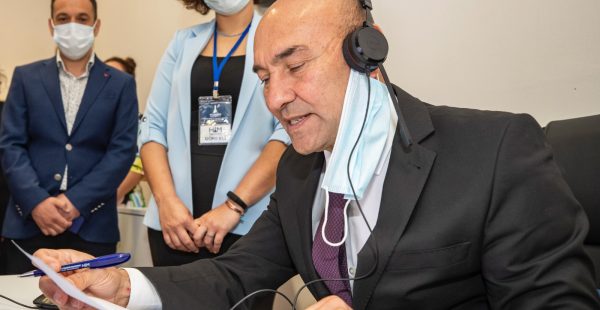 Başkan Soyer’den sürpriz bayram kutlaması